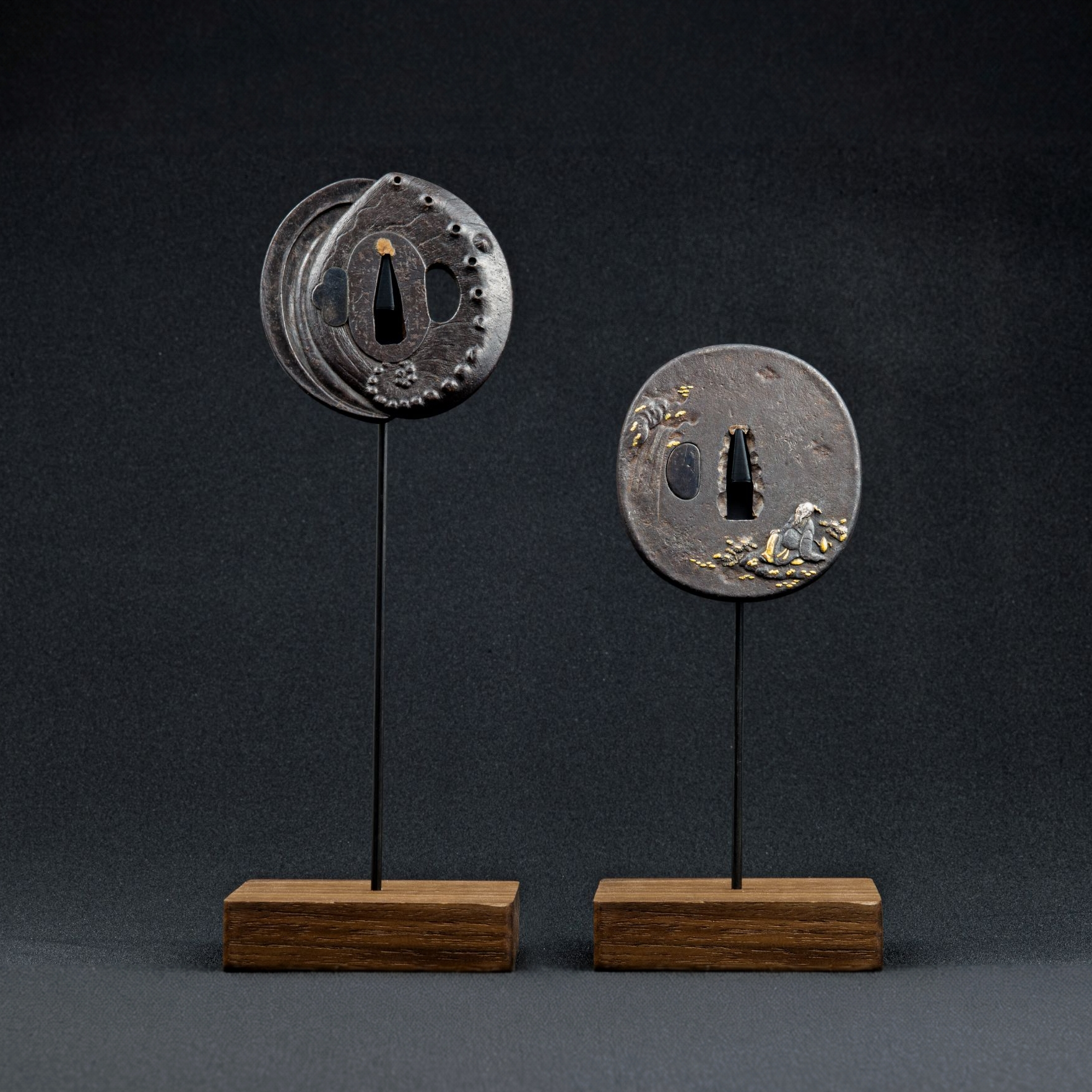 SHANWU Tsuba Display Stand - Walnut Edition